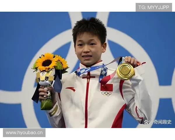 全红婵背着超大款包走进菜市场，我差点以为走错片场