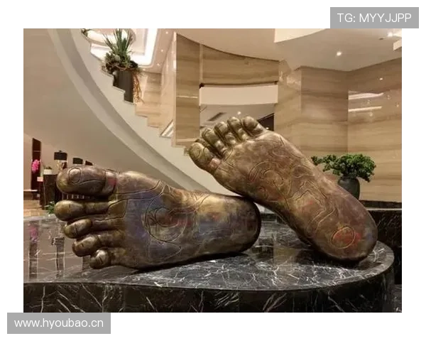 刷到石智勇家里那张照片——沙发像酒店，鞋柜像博物馆，我的月薪在角落瑟瑟发抖