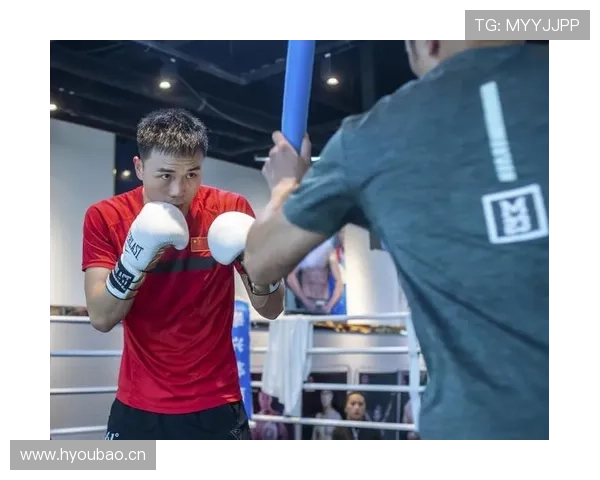 徐灿训练完直接去菜市场砍价，拳台上下完全是两个人