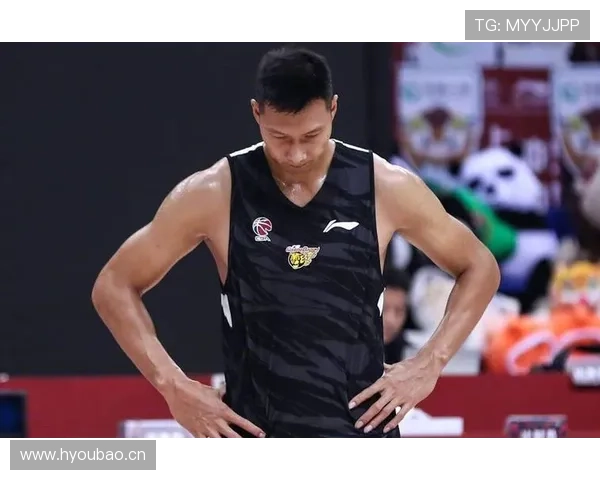 易建联家里那些豪车刚好够开派对了，真人和赛场上判若两人啊